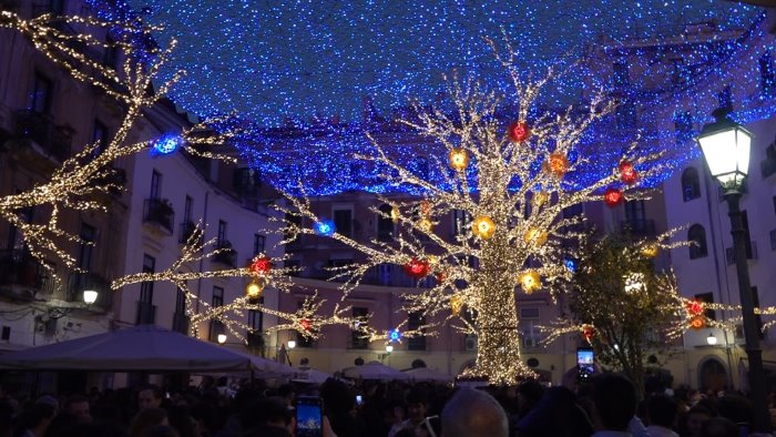 struscio di capodanno scatenato a salerno cori da stadio e fumogeni