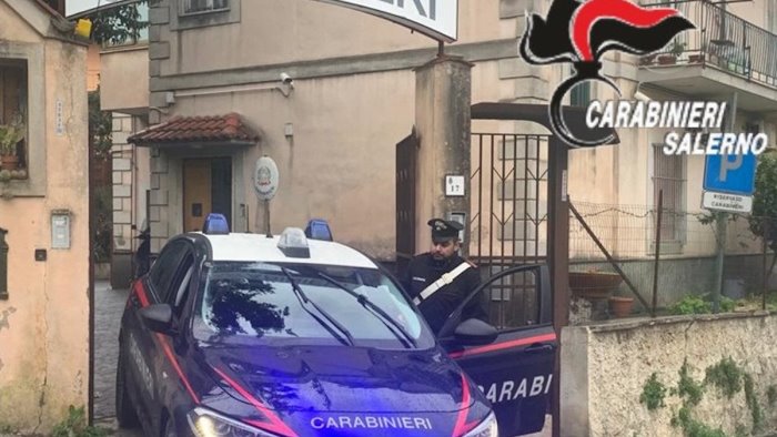 minacce alla ex e ai genitori per avere le carte di credito arrestato