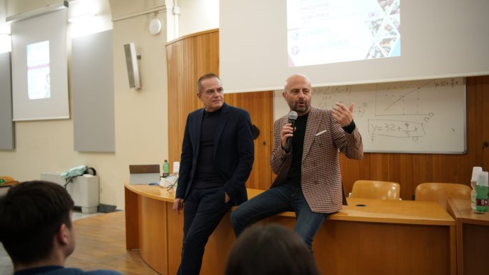 grande successo per il seminario studi linguaggi del selfie con luca abete