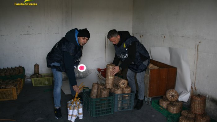 caserta sequestata fabbrica clandestina e oltre 1000 kg di artifici pirotecnici