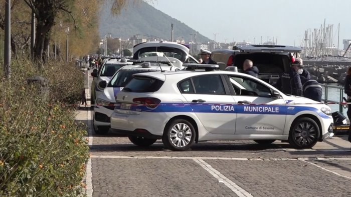 muore runner sul lungomare u di con in zona 2 defibrillatori nessuno lo sa