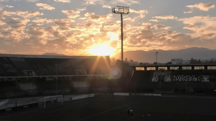 avellino gara a porte chiuse l esito del ricorso alla corte sportiva d appello