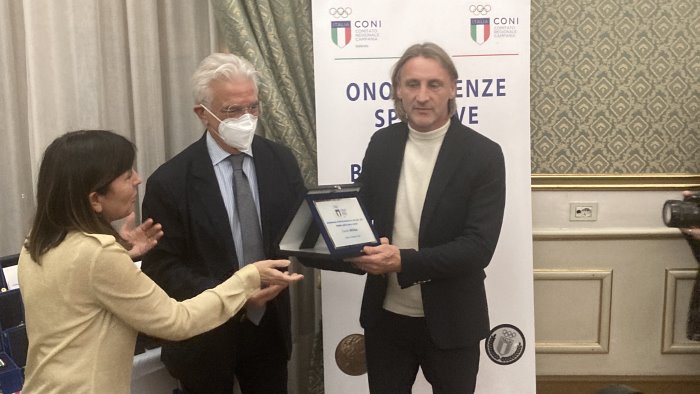 salernitana a davide nicola il premio amico dello sport del coni