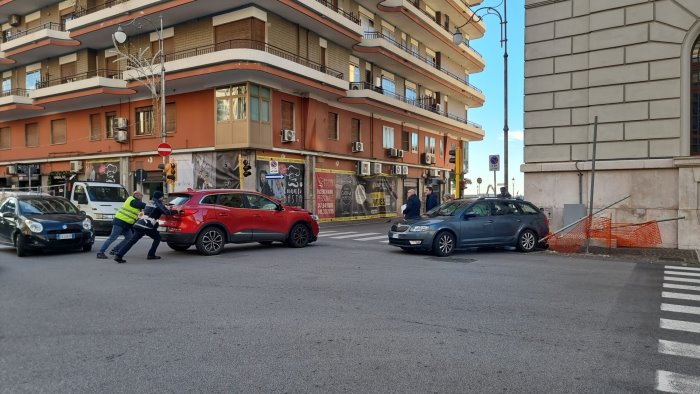 salerno ennesimo incidente all incrocio di corso garibaldi