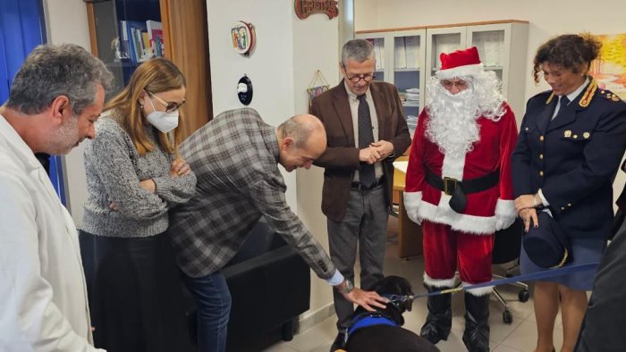 doni per i bimbi di pediatria dell ospedale di salerno la visita del questore