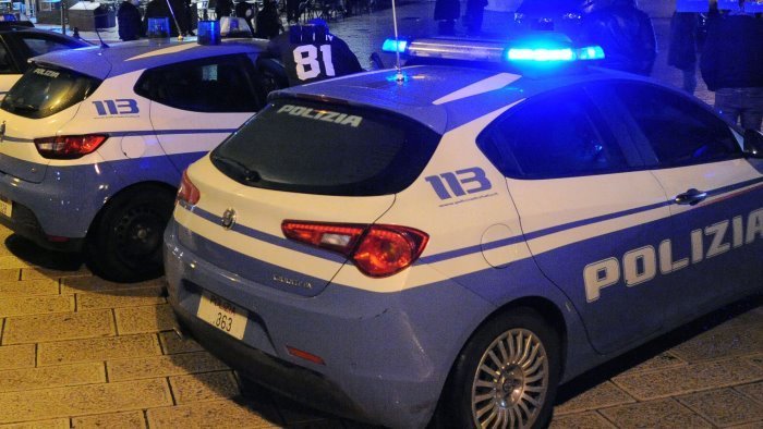 in auto con droga e un coltello patente ritirata e una denuncia