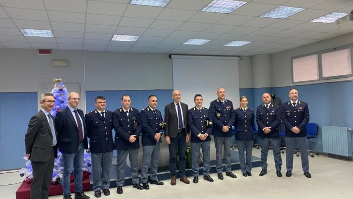 il questore pepe ha dato il benvenuto ai nuovi ispettori di polizia