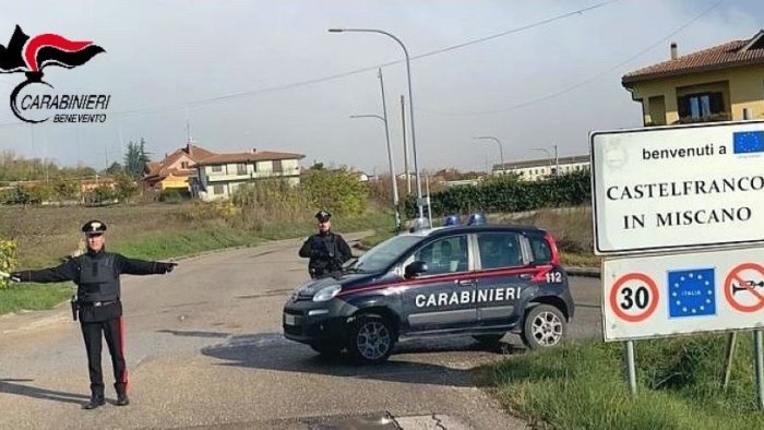 simulano un incidente stradale denunciati dai carabinieri