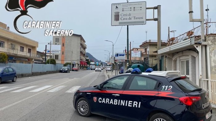 non si ferma all alt dei carabinieri 35enne arrestato a cava de tirreni