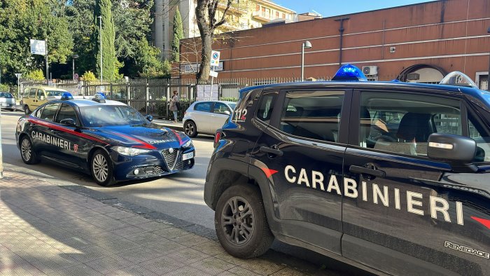 avellino tragedia in via tagliamento si lancia dal settimo piano e muore