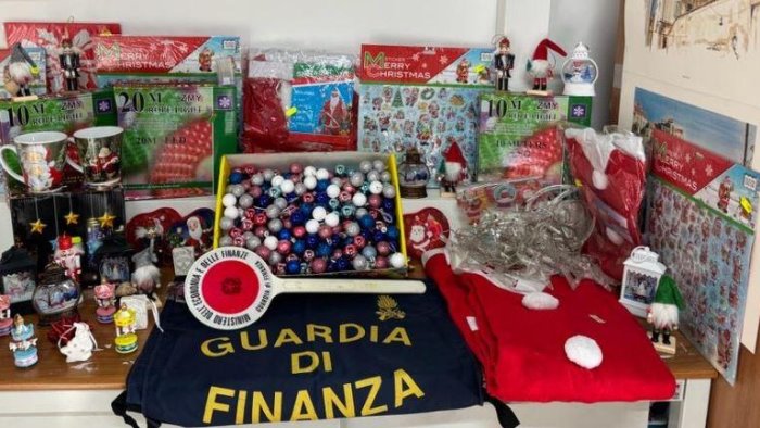 prodotti illegali sequestrati circa 65mila articoli dalla guardia di finanza