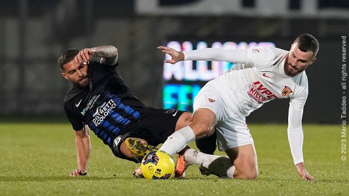 benevento karic solo una squadra in campo ma la palla non vuole entrare