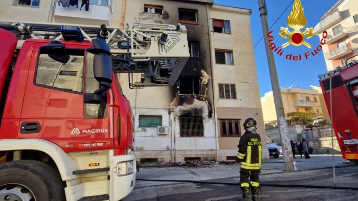 incendio palazzina a eboli condomini ospitati in motel o dai parenti