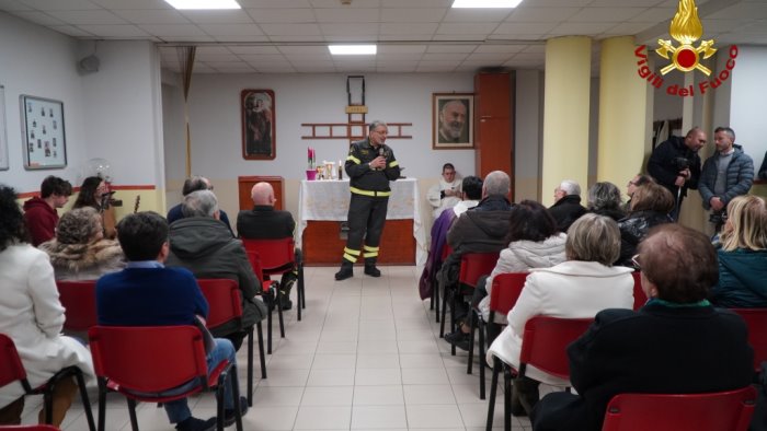 precetto natalizio vigili fuoco bellizzi a capodanno no ai botti illegali