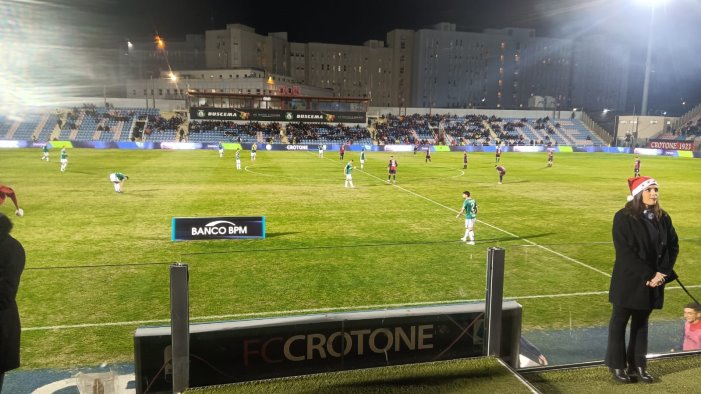 avellino patierno firma un altro blitz esterno piegato 0 1 il crotone