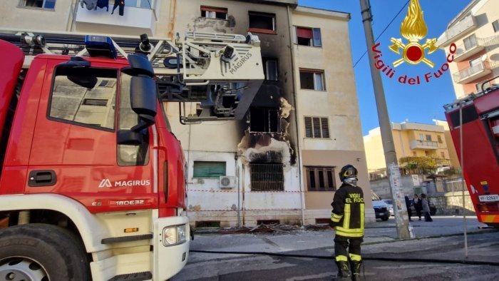 incendio nella palazzina di rione paterno e morta la donna di 93 anni