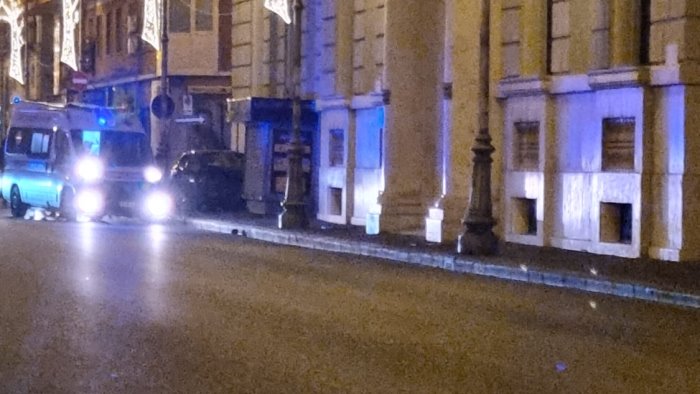 incrocio corso garibaldi pessolano si attivi il semaforo nelle ore notturne