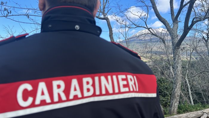 trekking sul vesuvio rischia di finire in tragedia a natale paura per un uomo