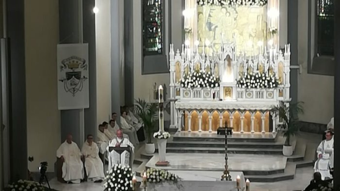 avellino accusa del parroco alcol e musica il corso come la torre di babele