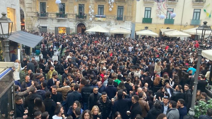 salerno risse e alcool in centro durante i brindisi della vigilia di natale