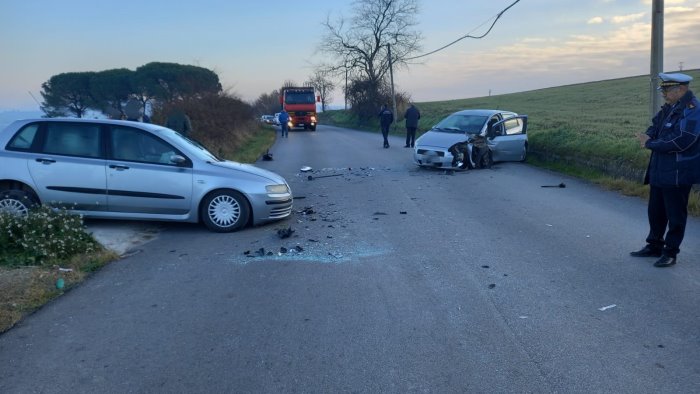 scontro frontale alle porte di benevento feriti e paura