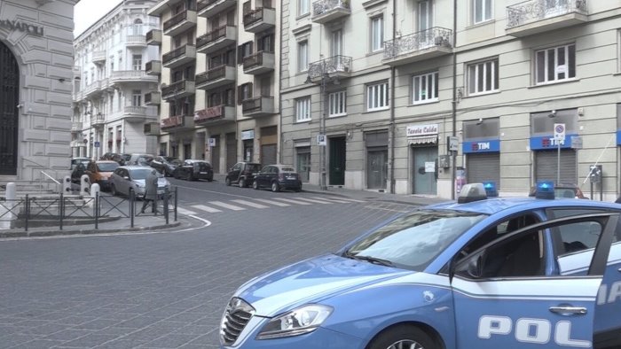 avellino tentata rapina in piazza liberta si indaga sull assalto in moto