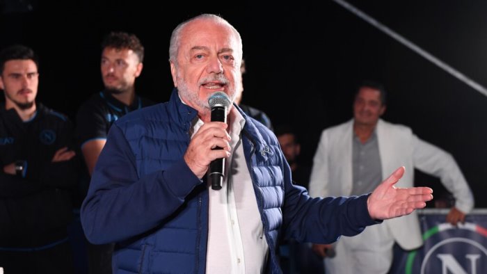 de laurentiis si fara sentire con l aia per chiedere la sospensione di massa