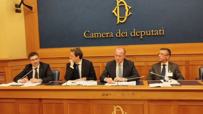 live camera dei deputati si presenta il rapporto sulle aree interne