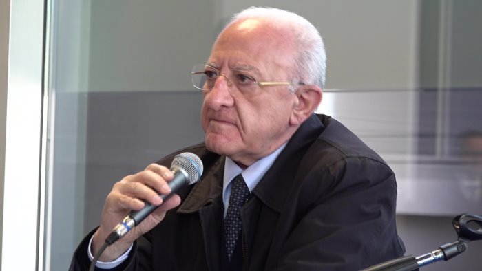 trent anni di vincenzo de luca nel 93 la prima volta da sindaco di salerno