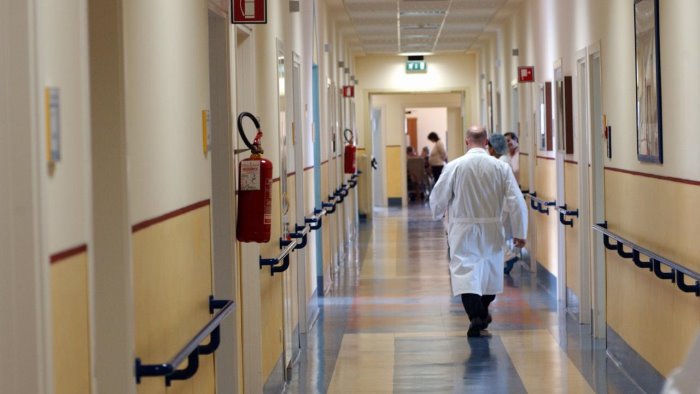 sciopero dei medici contro la manovra adesione altissima anche in campania