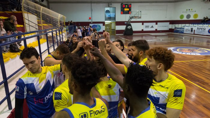 power basket salerno esonerato coach menduto si dimette anche il ds