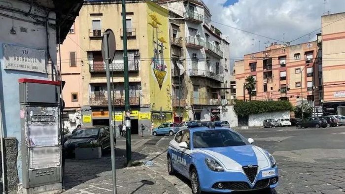 napoli arenaccia sorpreso con la droga e arrestato