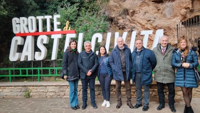 baronissi visite gratuite alle grotte di castelcivita per i cittadini virtuosi