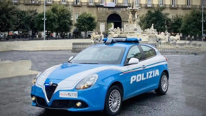 napoli piazza municipio la polizia al villaggio della coldiretti