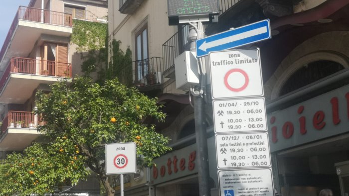 a sorrento ritorna la ztl in centro fino all epifania