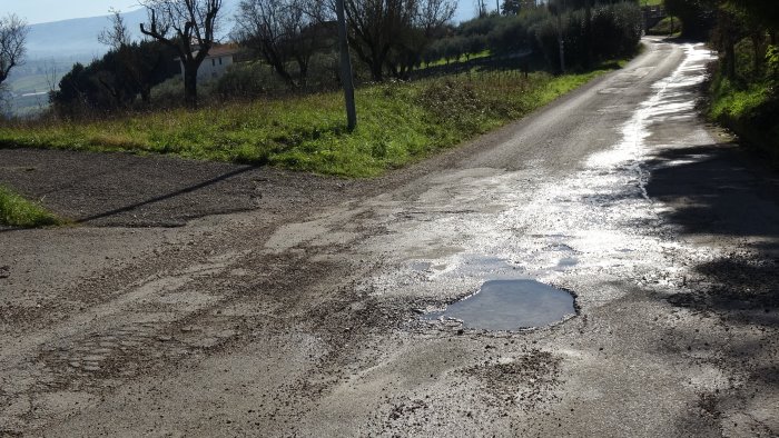 ennesimo spreco di acqua ad ariano pericolo ghiaccio a fiumarelle