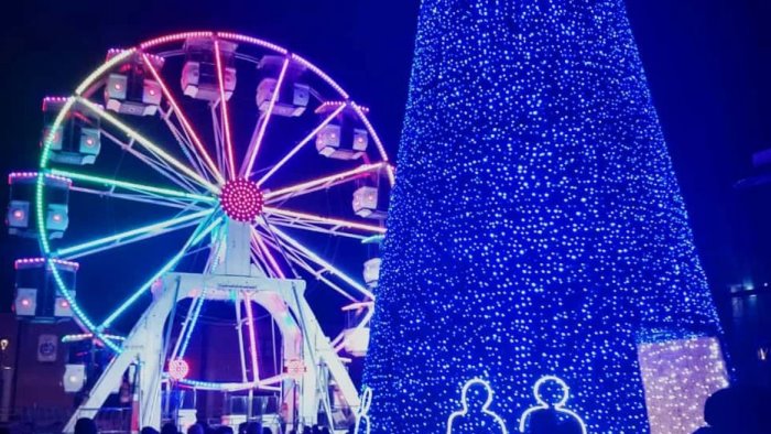 visciano piazza lancellotti si illumina arriva la ruota panoramica