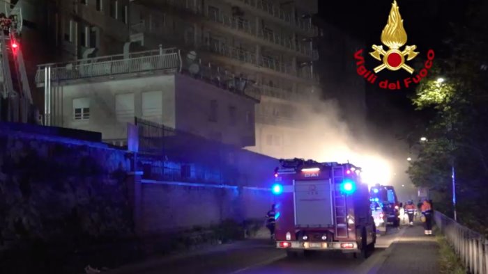 tragedia a tivoli incendio nell ospedale quattro morti e 250 evacuati