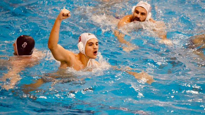 pallanuoto a2 la rari nantes salerno fa suo il derby contro l arechi