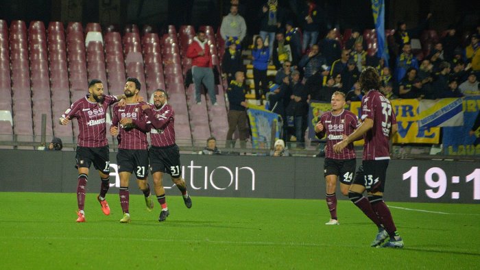 salernitana carrarese 4 1 l arechi ritrova il sorriso 4 schiaffi alla crisi