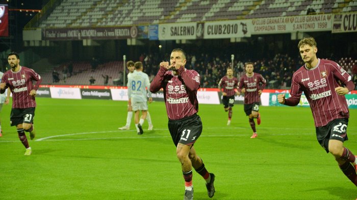 salernitana carrarese 4 1 verde vittoria preziosa ora corriamo