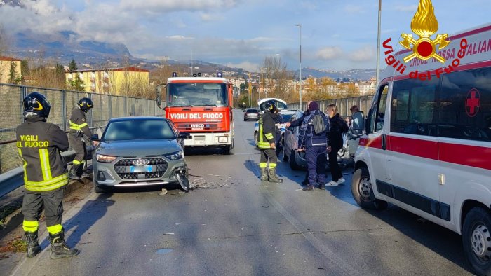 violento scontro tra due auto ad avellino feriti in ospedale