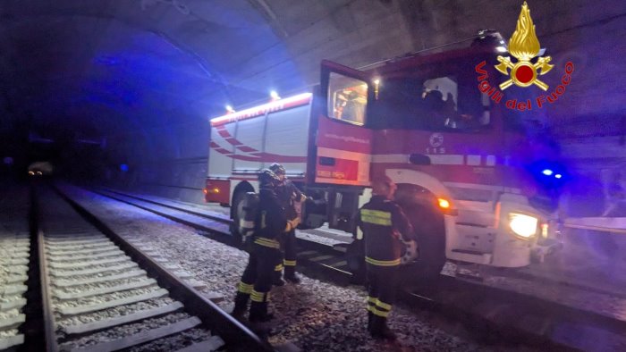 nocera inferiore esercitazione dei vigili del fuoco nella galleria torricchio