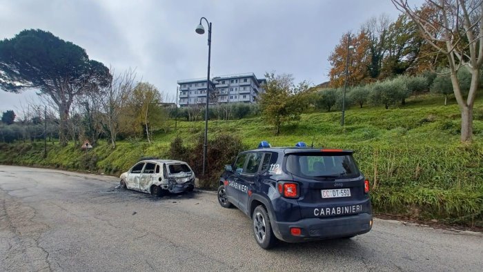 montefusco auto in fiamme paura per un 73enne