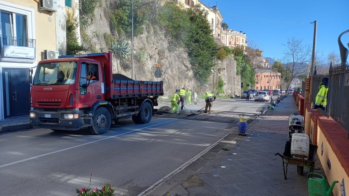 vietri sul mare sull ex ss18 i lavori di realizzazione dei dossi dissuasori