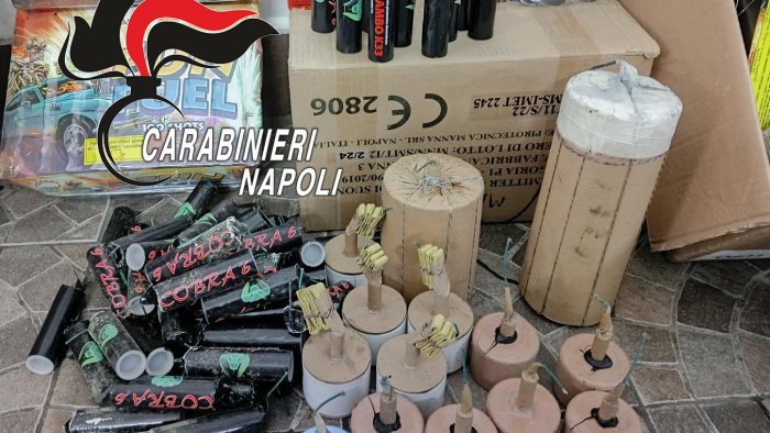 gragnano in garage chili di fuochi illegali carabinieri arrestano 53enne