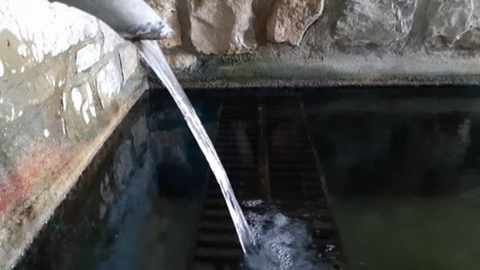 ariano c e il risultato delle analisi dell acqua della fontana di santa barbara