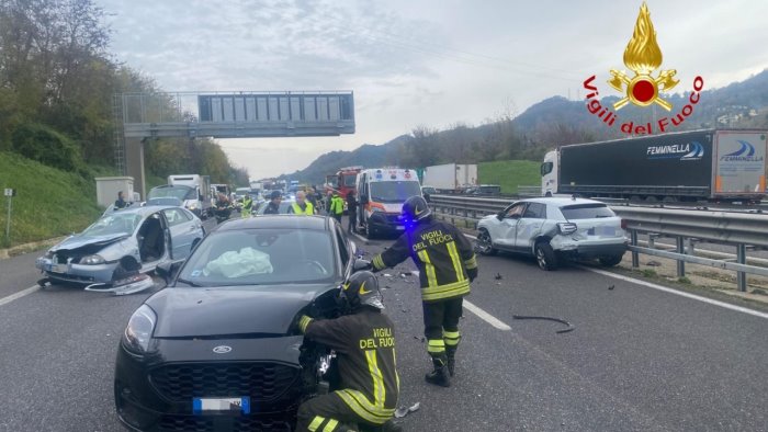 incidente stradale sull a2 nei pressi di salerno grave 47enne