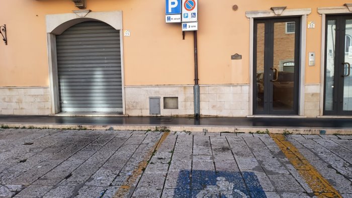 ariano occupazione abusiva posti per disabili e uso improprio del contrassegno