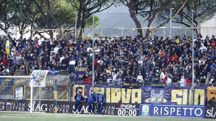 salernitana juve stabia il tifo stabiese sosterra la squadra alla partenza